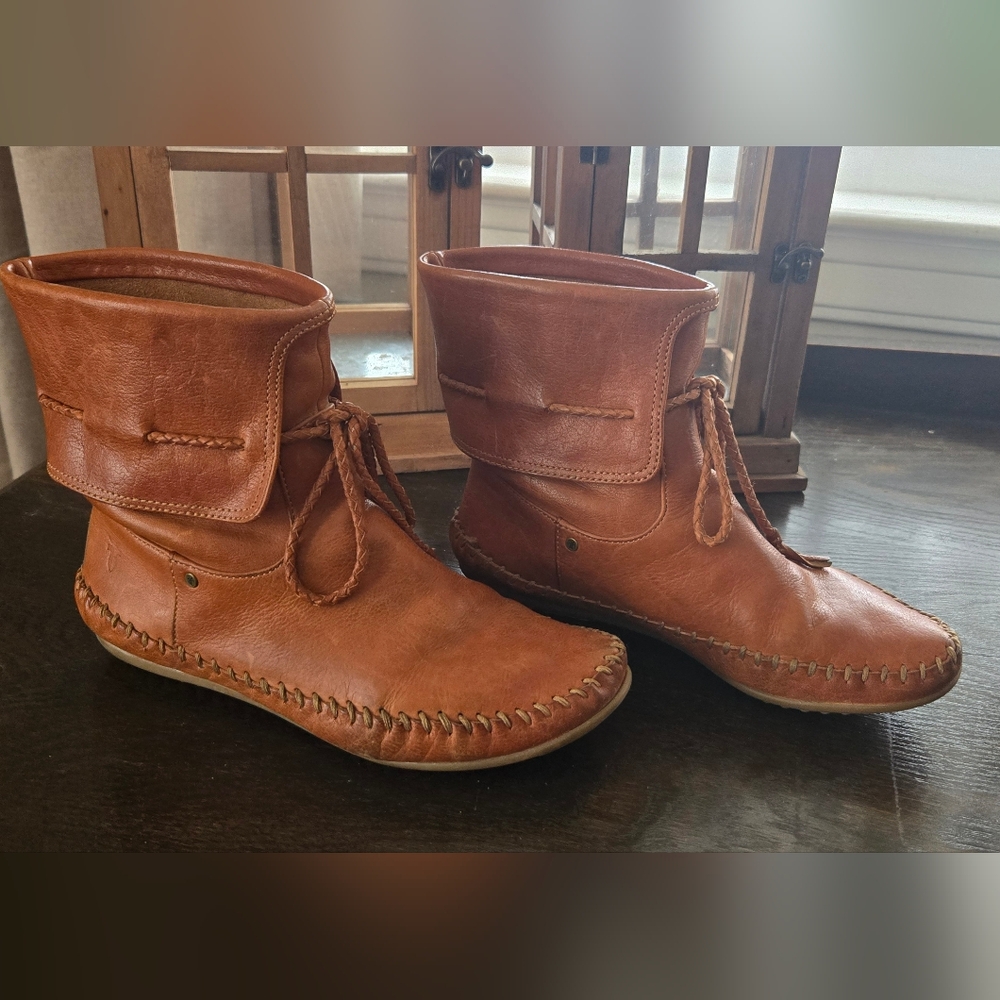 Women's Brown Leather Moccasin Boots Sz. 6